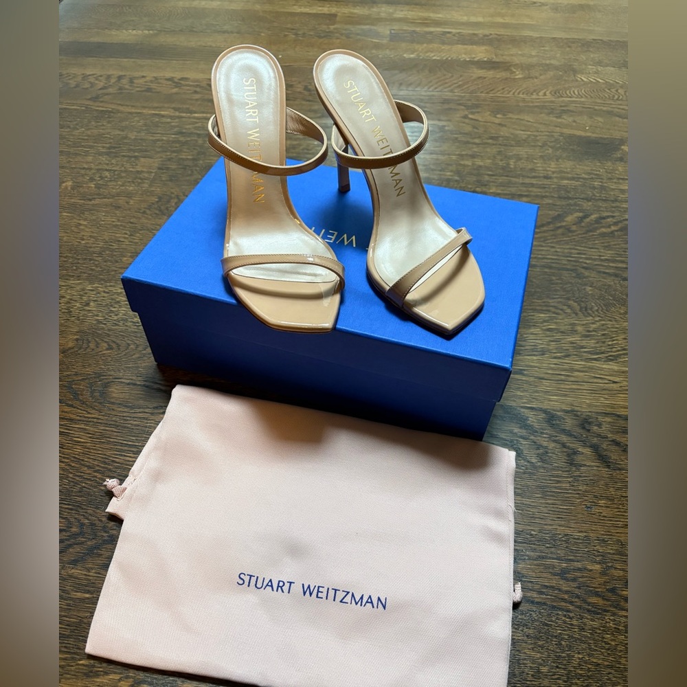 Stuart Weitzman Aleena 100 Nude patent leather slide, size 7 / 37.5